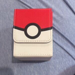 Pokémon card holder with sleeves for cards